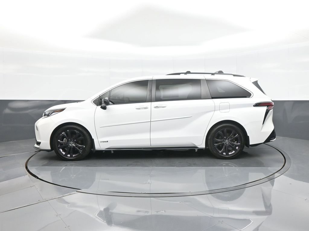 Used 2021 Toyota Sienna XSE w/ XSE Plus Package FWD image 4
