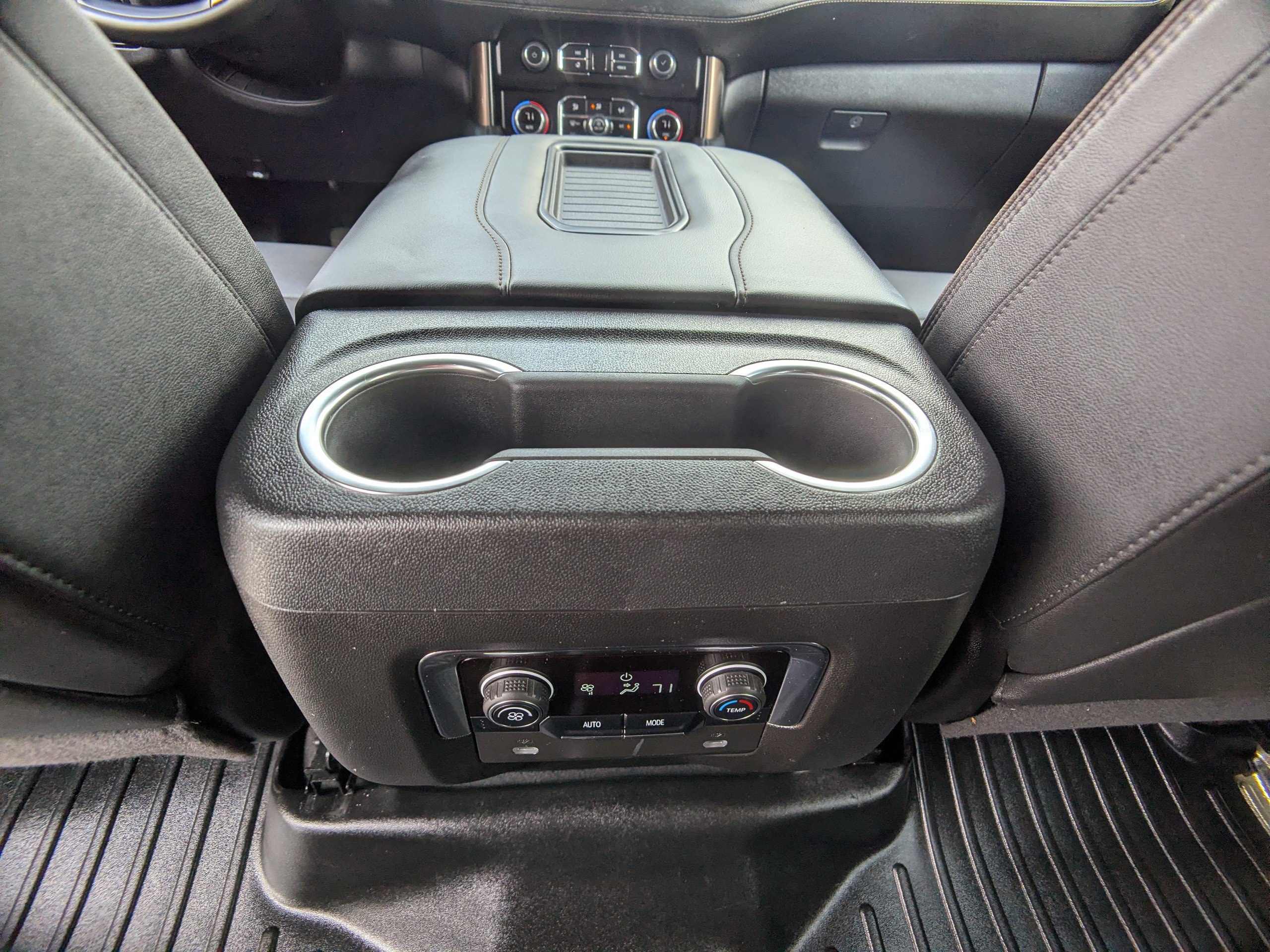 Used 2024 Chevrolet Tahoe High Country AWD/4WD image 15