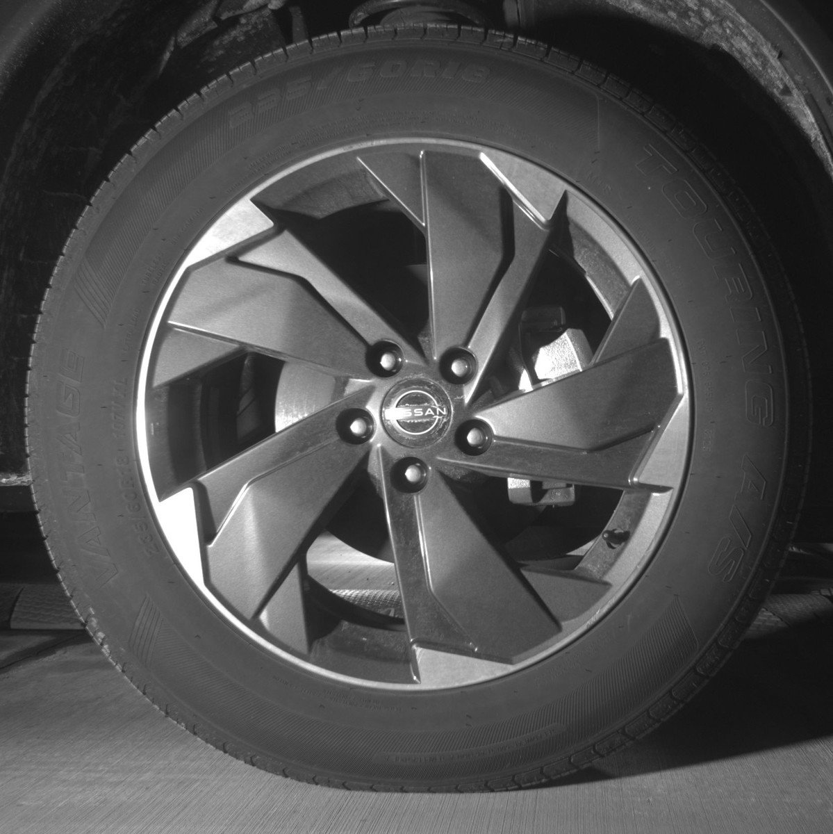 Used 2025 Nissan Rogue SV image 13