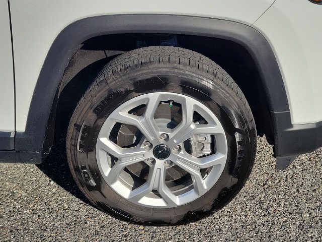 Used 2026 Jeep Compass Latitude AWD/4WD image 6