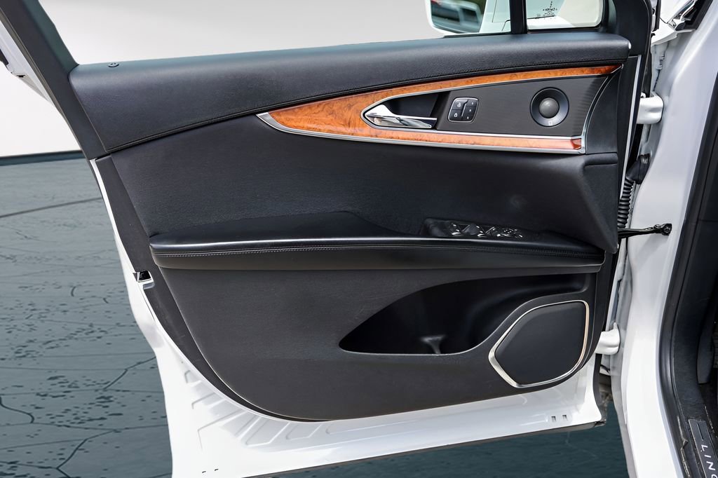 Used 2020 Lincoln Nautilus Reserve FWD image 24