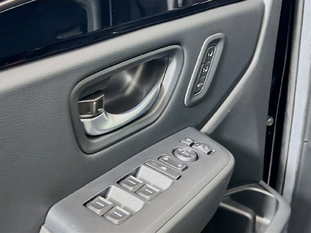 Used 2025 Honda Pilot TrailSport image 18
