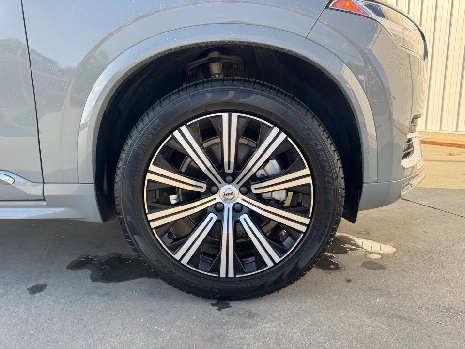 Used 2025 Volvo XC90 B5 Core image 25