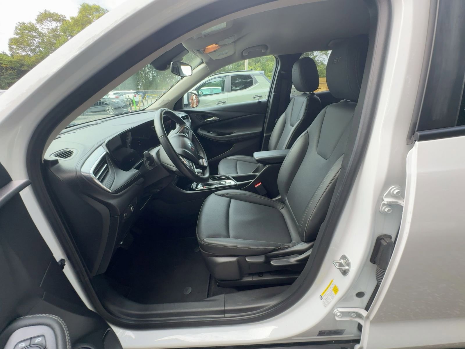 Used 2024 Buick Encore GX Sport Touring image 18