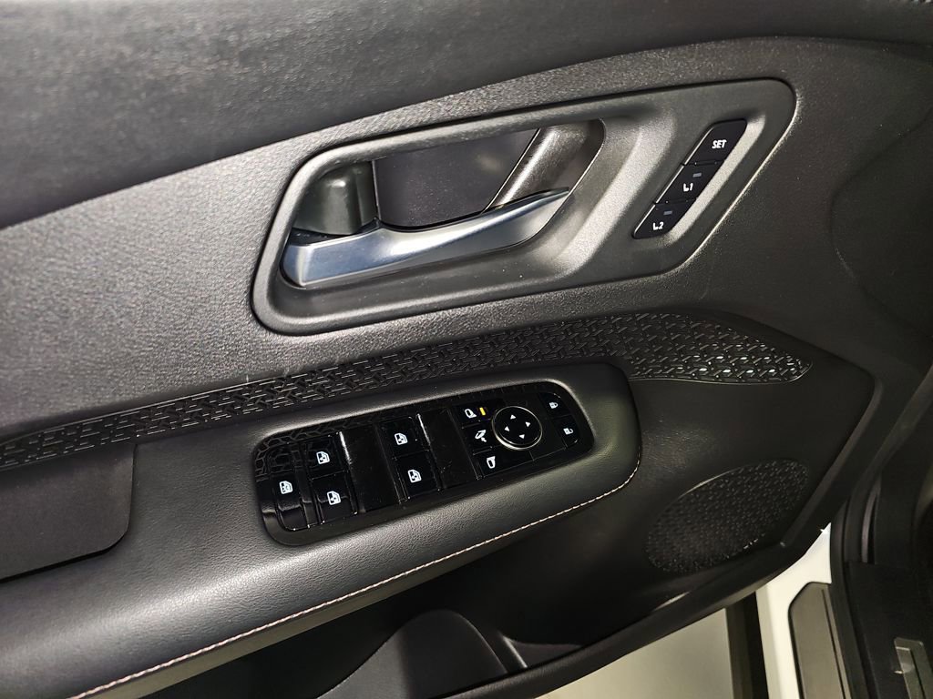 Used 2023 Nissan Ariya AWD image 32