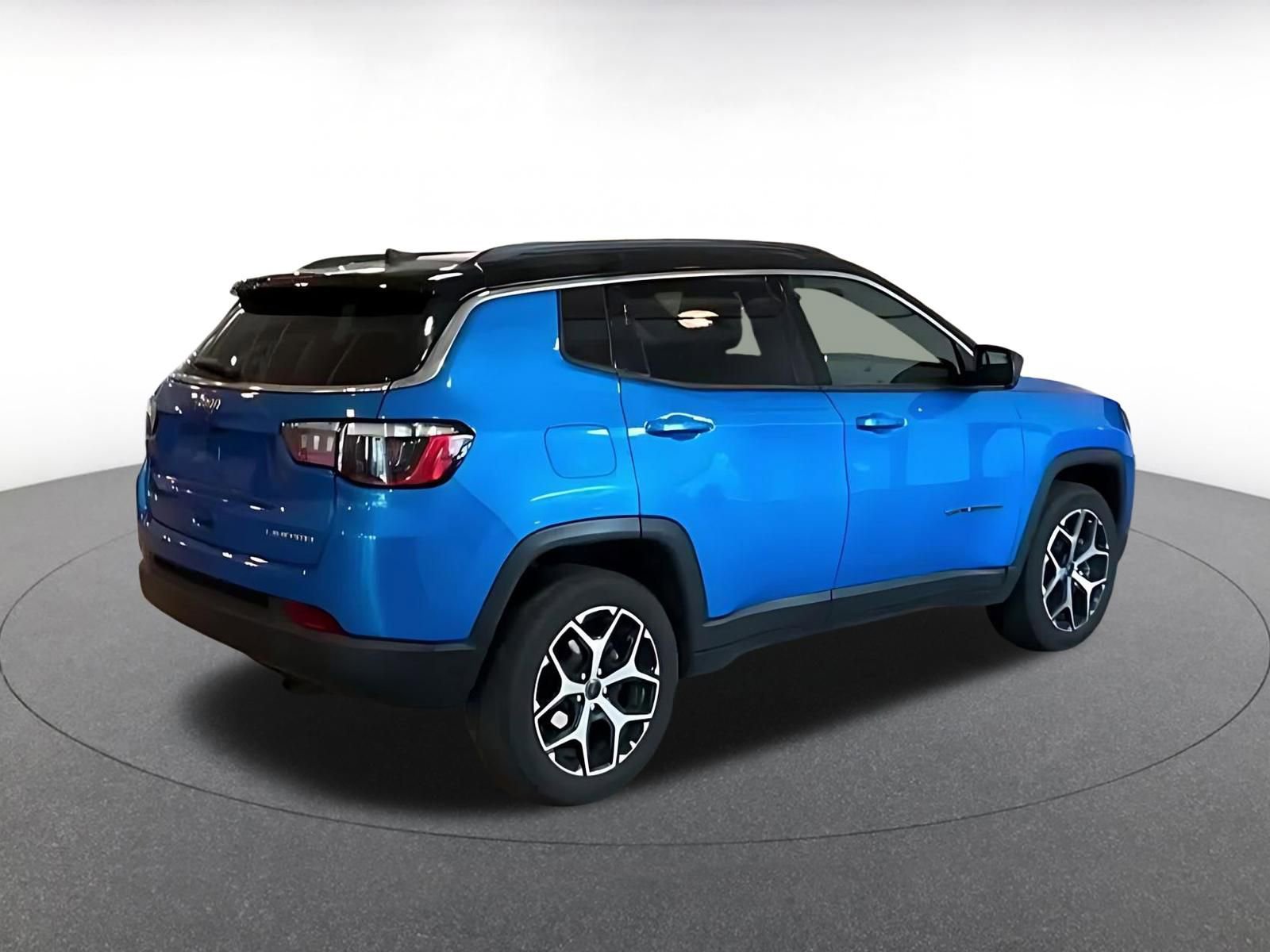 Used 2025 Jeep Compass Limited AWD/4WD image 14