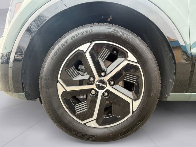 Used 2024 Kia Niro SX image 9
