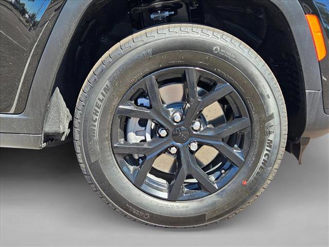 New 2025 Jeep Grand Cherokee L Altitude image 10