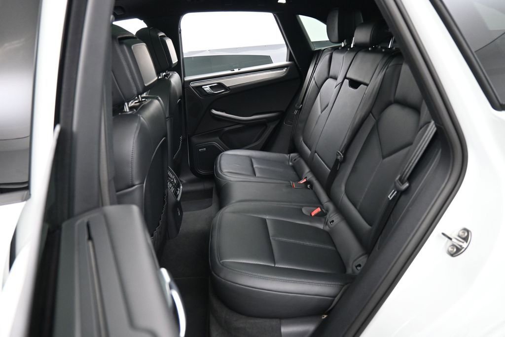 Certified 2026 Porsche Macan AWD/4WD image 25