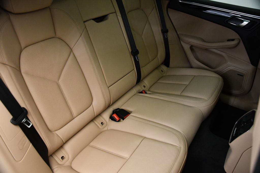 Used 2025 Porsche Macan image 52