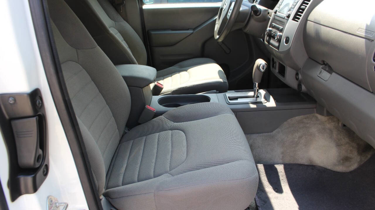 Used 2018 Nissan Frontier S image 2