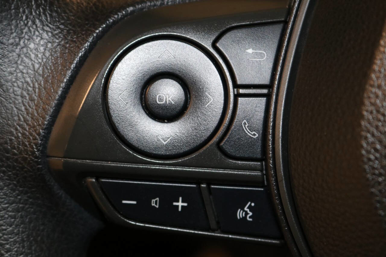 Used 2022 Toyota Corolla LE image 37