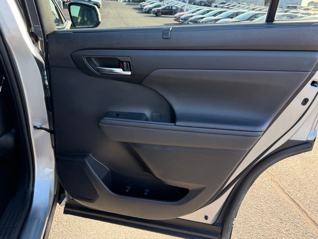 Used 2024 Toyota Highlander XLE image 21