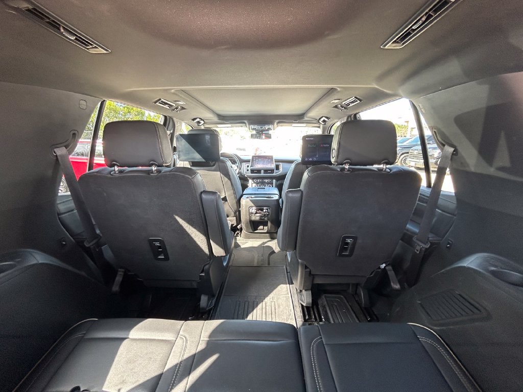Used 2023 GMC Yukon SLT w/ SLT Premium Package AWD/4WD image 17