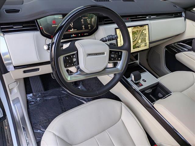 Certified 2025 Land Rover Range Rover SE image 10