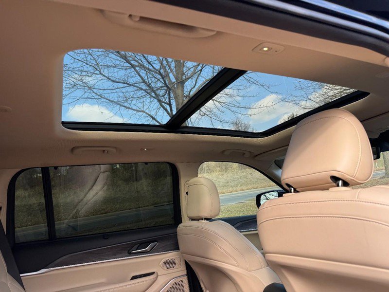 Used 2021 Jeep Grand Cherokee L Limited w/ Luxury Tech Group II image 11