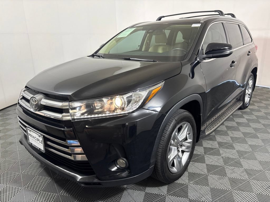 Used 2017 Toyota Highlander Limited FWD image 2