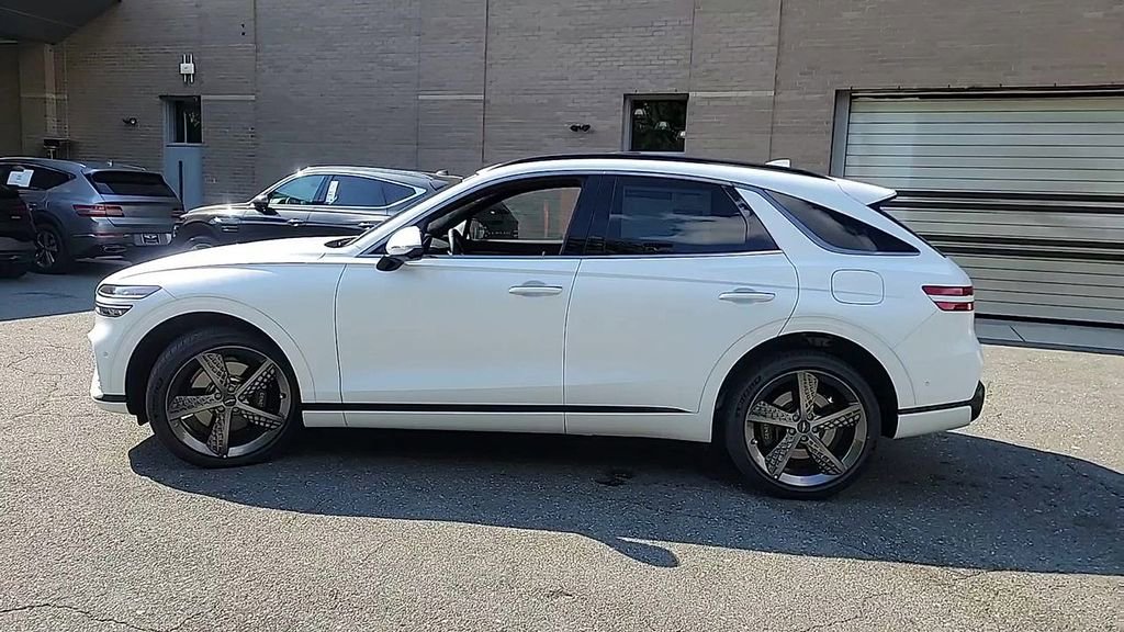 Used 2024 Genesis GV70 3.5T Sport w/ Sport Prestige Package AWD/4WD image 5