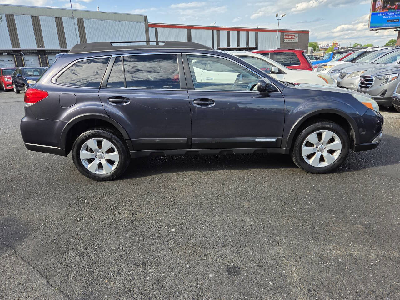 Used 2010 Subaru Outback 2.5i Premium AWD/4WD image 4