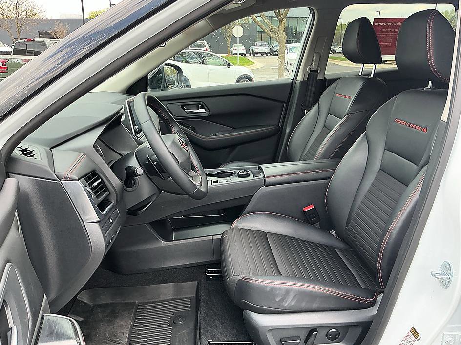 Certified 2025 Nissan Rogue SV AWD/4WD image 12