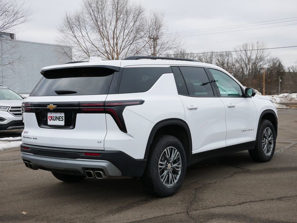 Used 2024 Chevrolet Traverse LT image 7