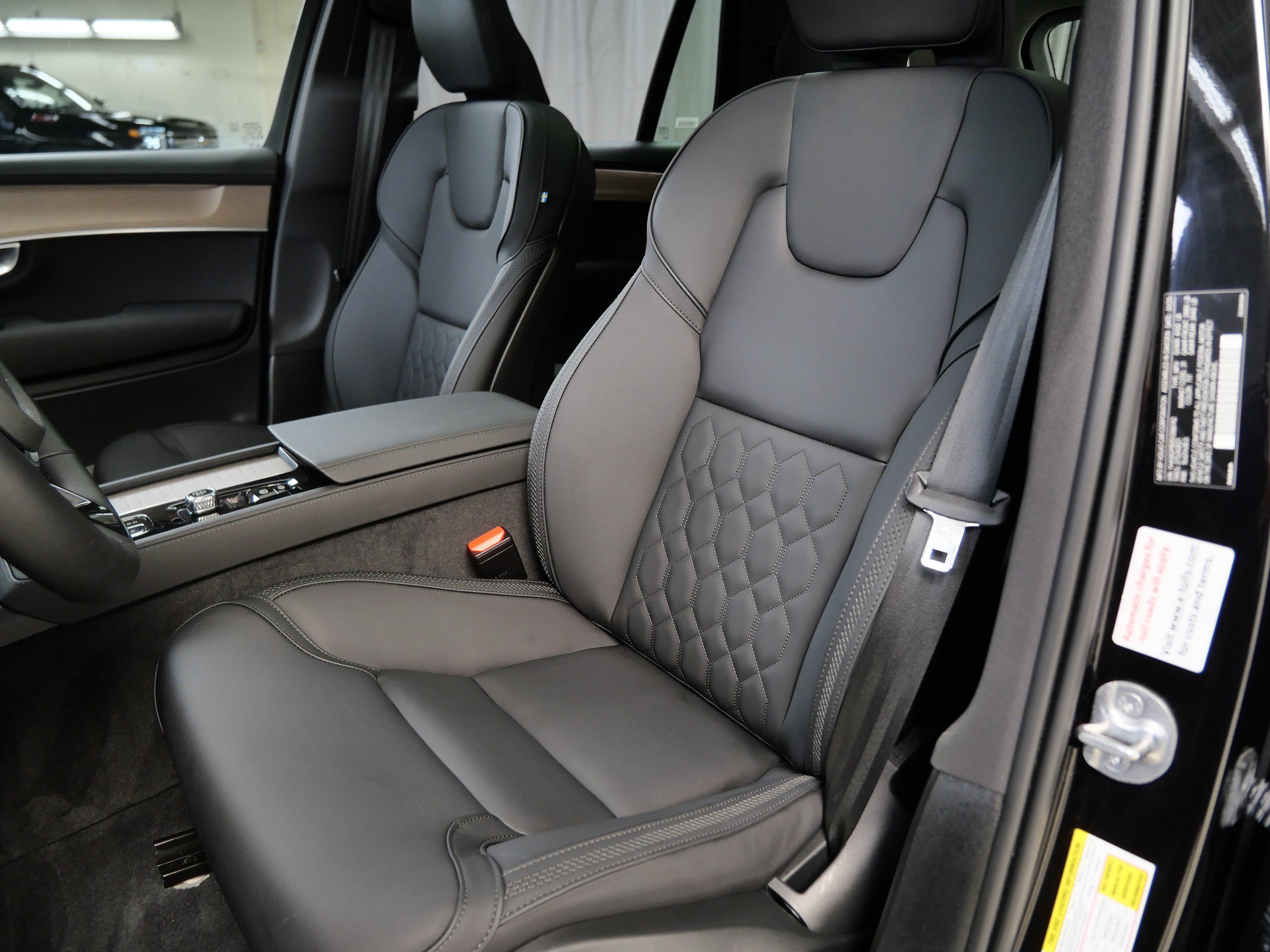 Used 2025 Volvo XC90 B6 Plus AWD/4WD image 3