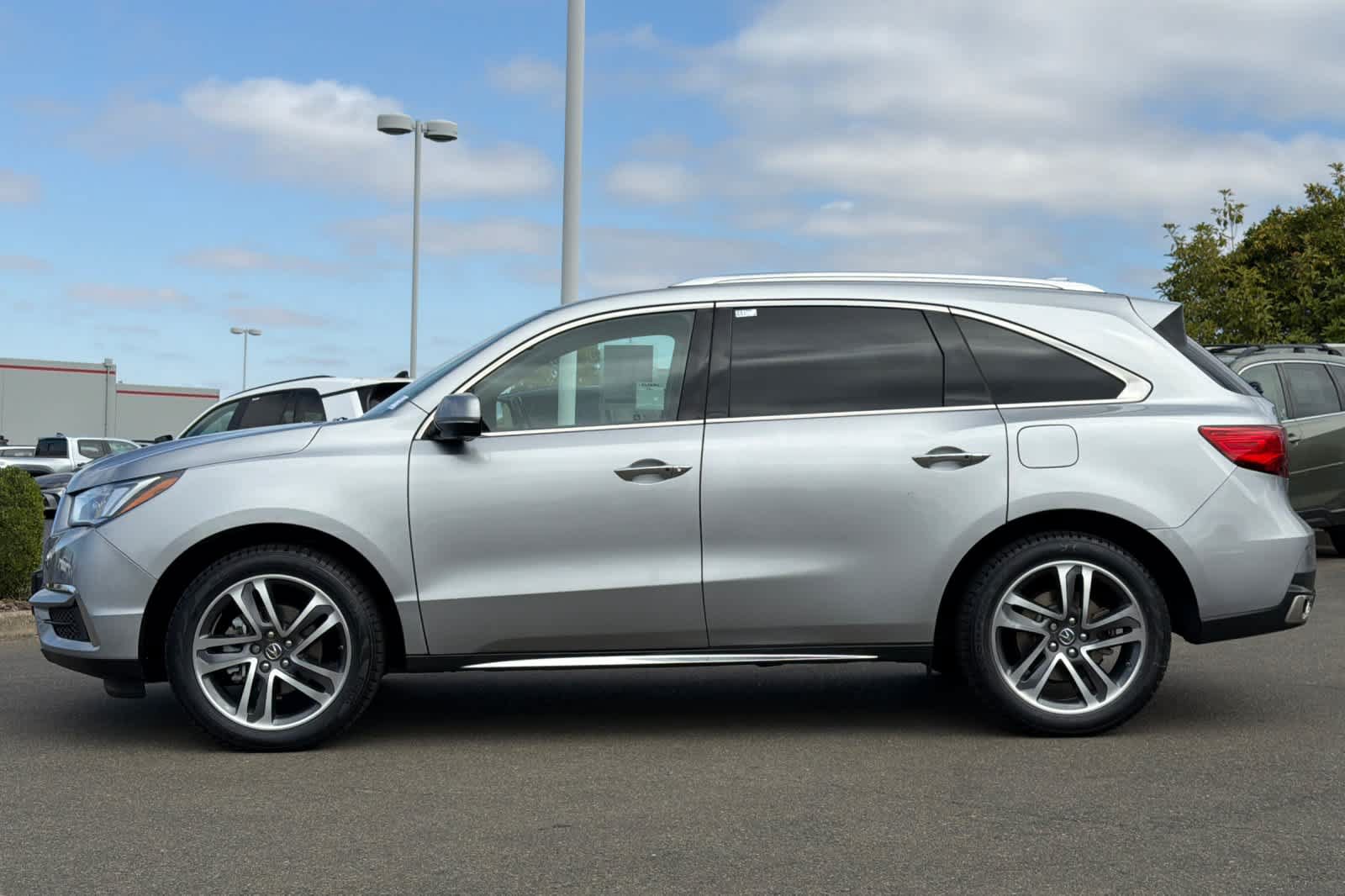 Used 2018 Acura MDX w/ Advance & Entertainment Pac AWD/4WD image 9