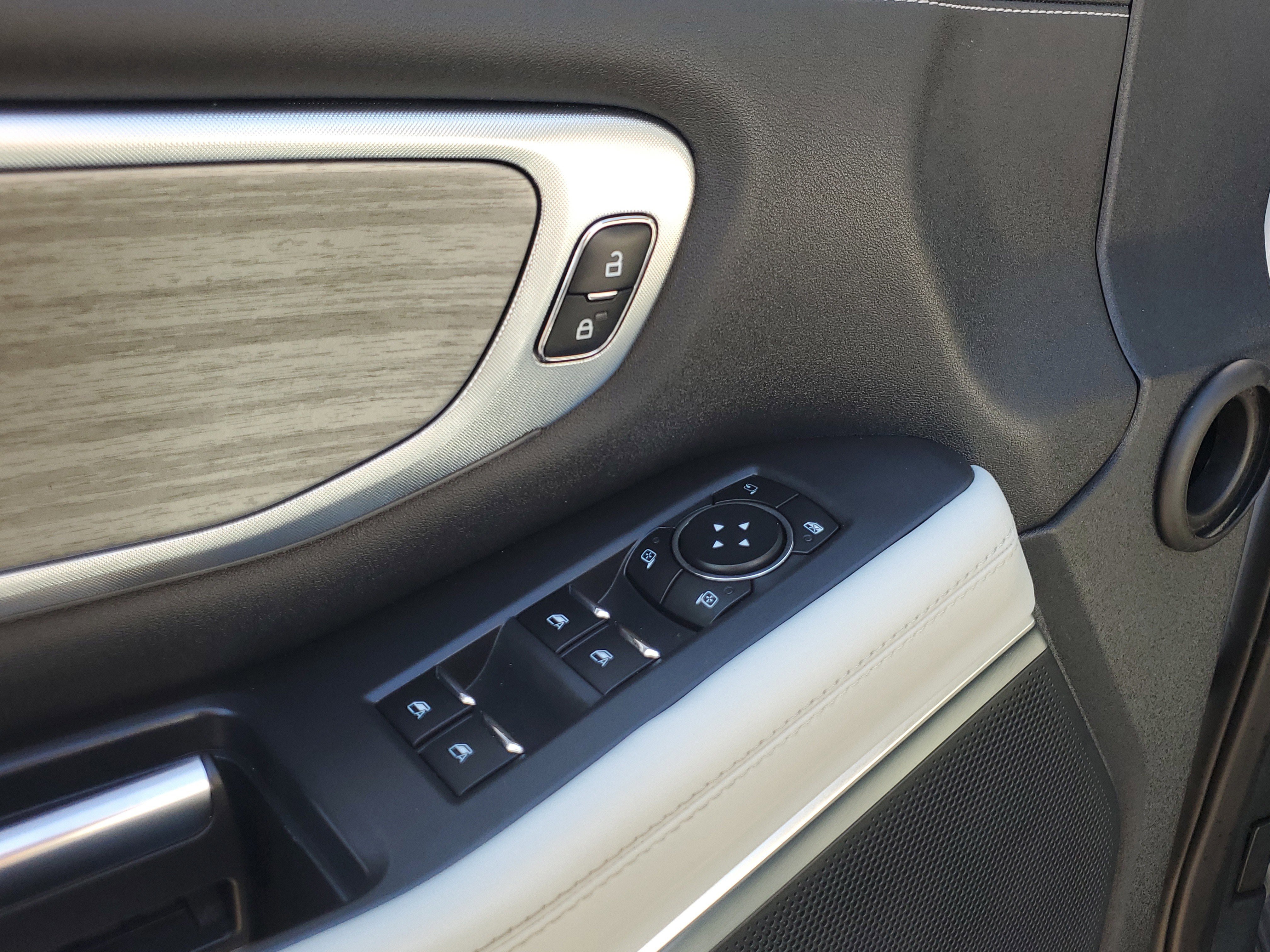 Certified 2025 Ford Expedition Platinum w/ Driver's Package image 20