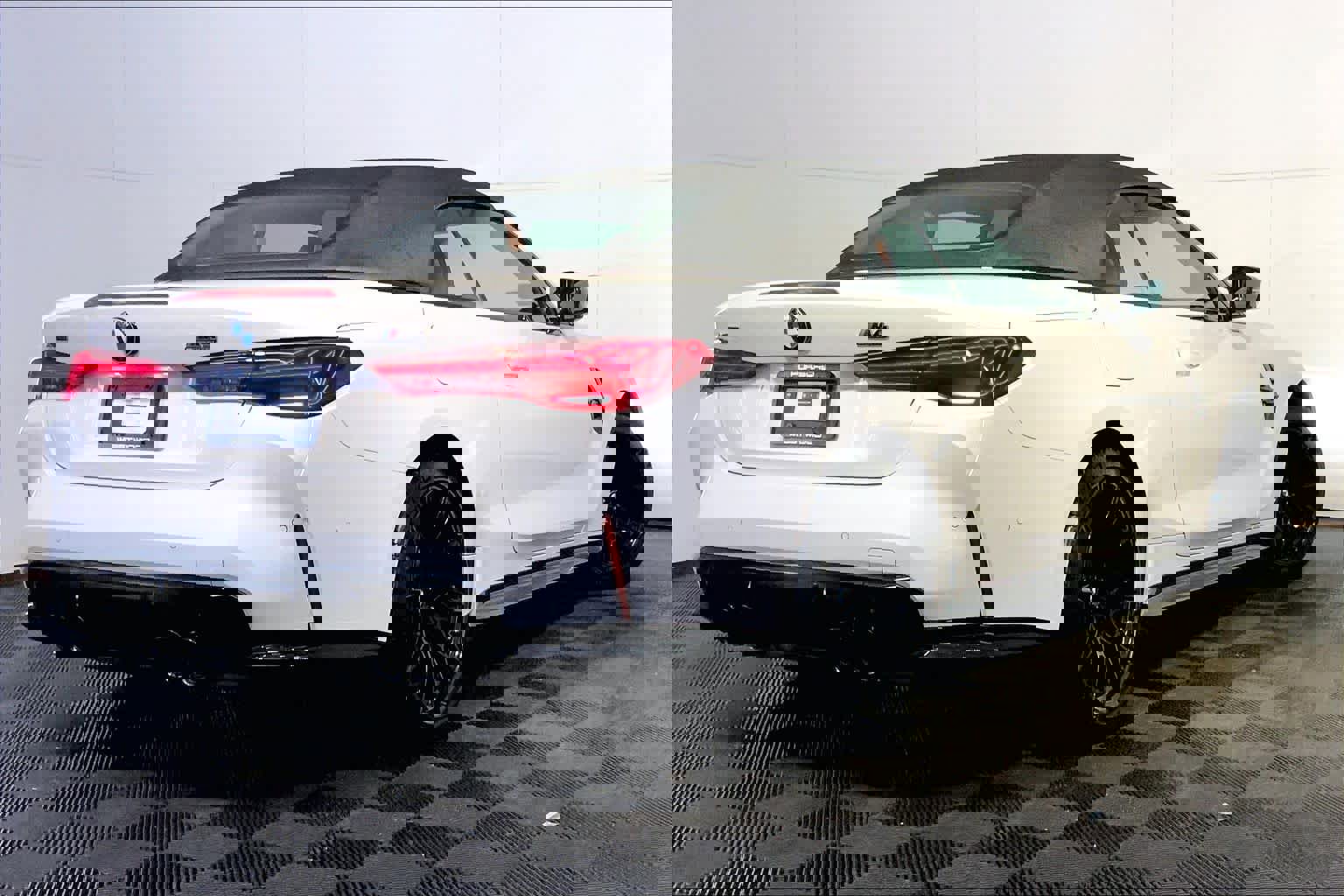 Used 2025 BMW M4 xDrive Competition w/ Executive Package image 7