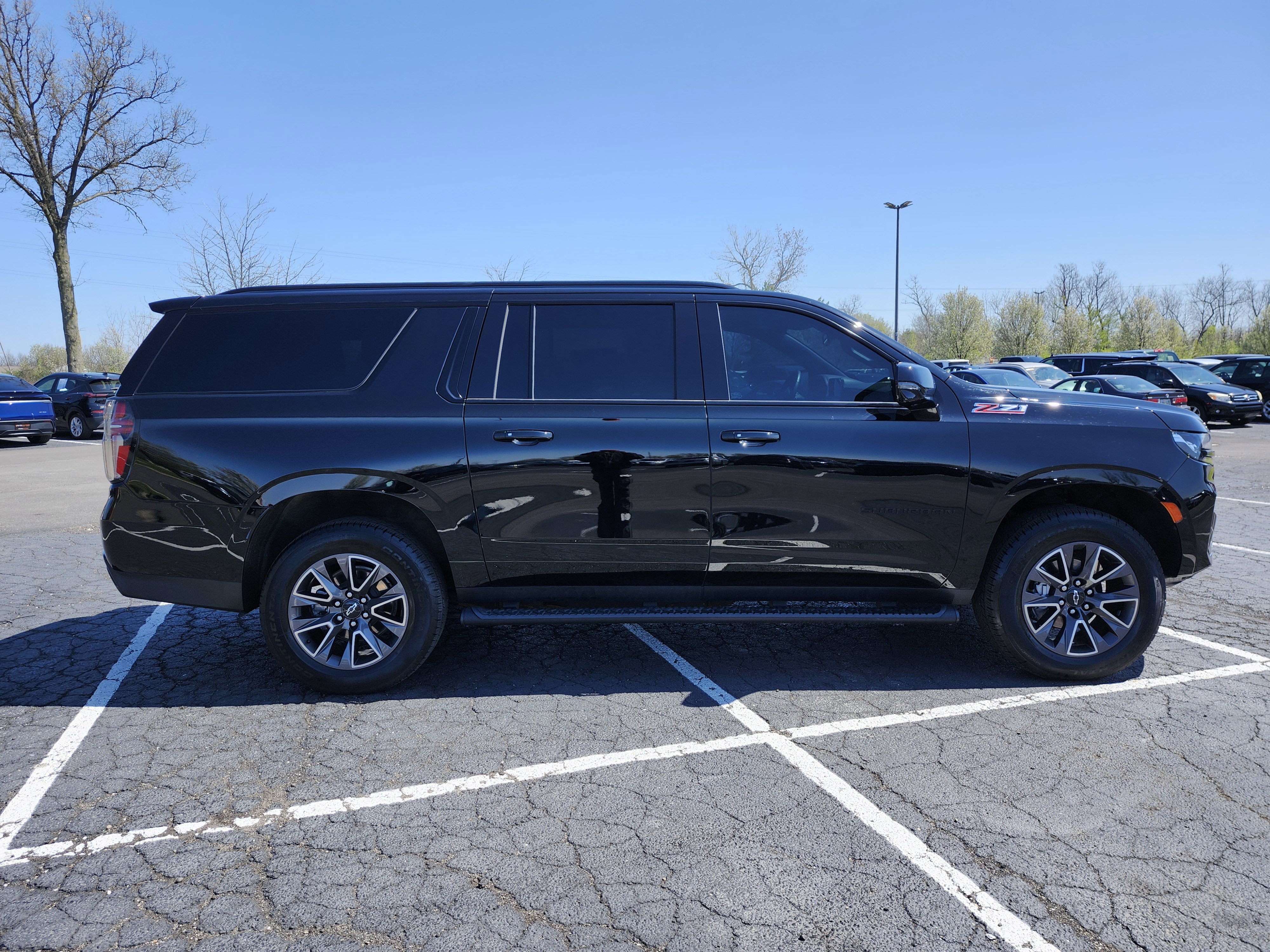 Used 2023 Chevrolet Suburban Z71 w/ Luxury Package image 21