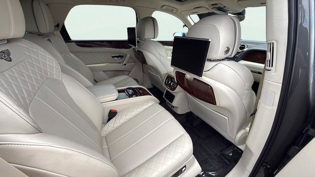 Used 2017 Bentley Bentayga image 25