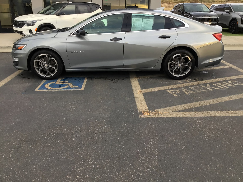 Used 2023 Chevrolet Malibu LT image 3