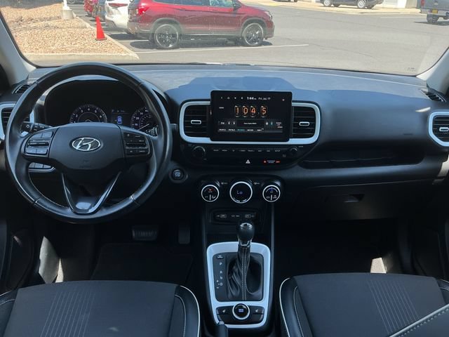 Used 2022 Hyundai Venue Limited FWD image 21