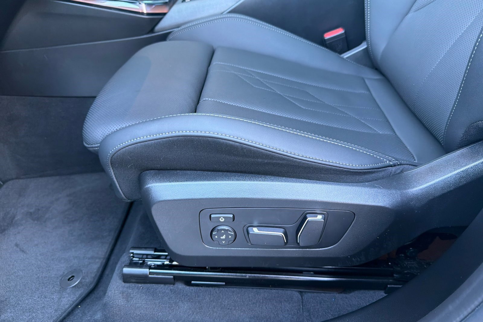 Used 2025 BMW X3 xDrive30i w/ Premium Package image 14