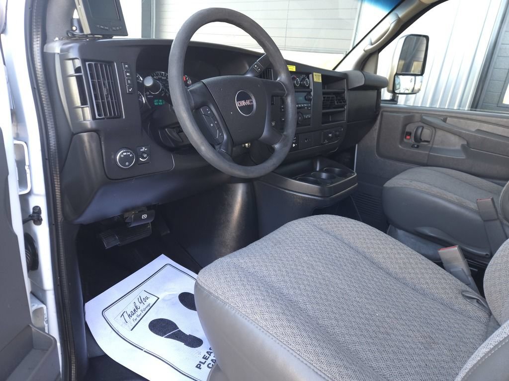 Used 2015 GMC Savana 3500 RWD image 16