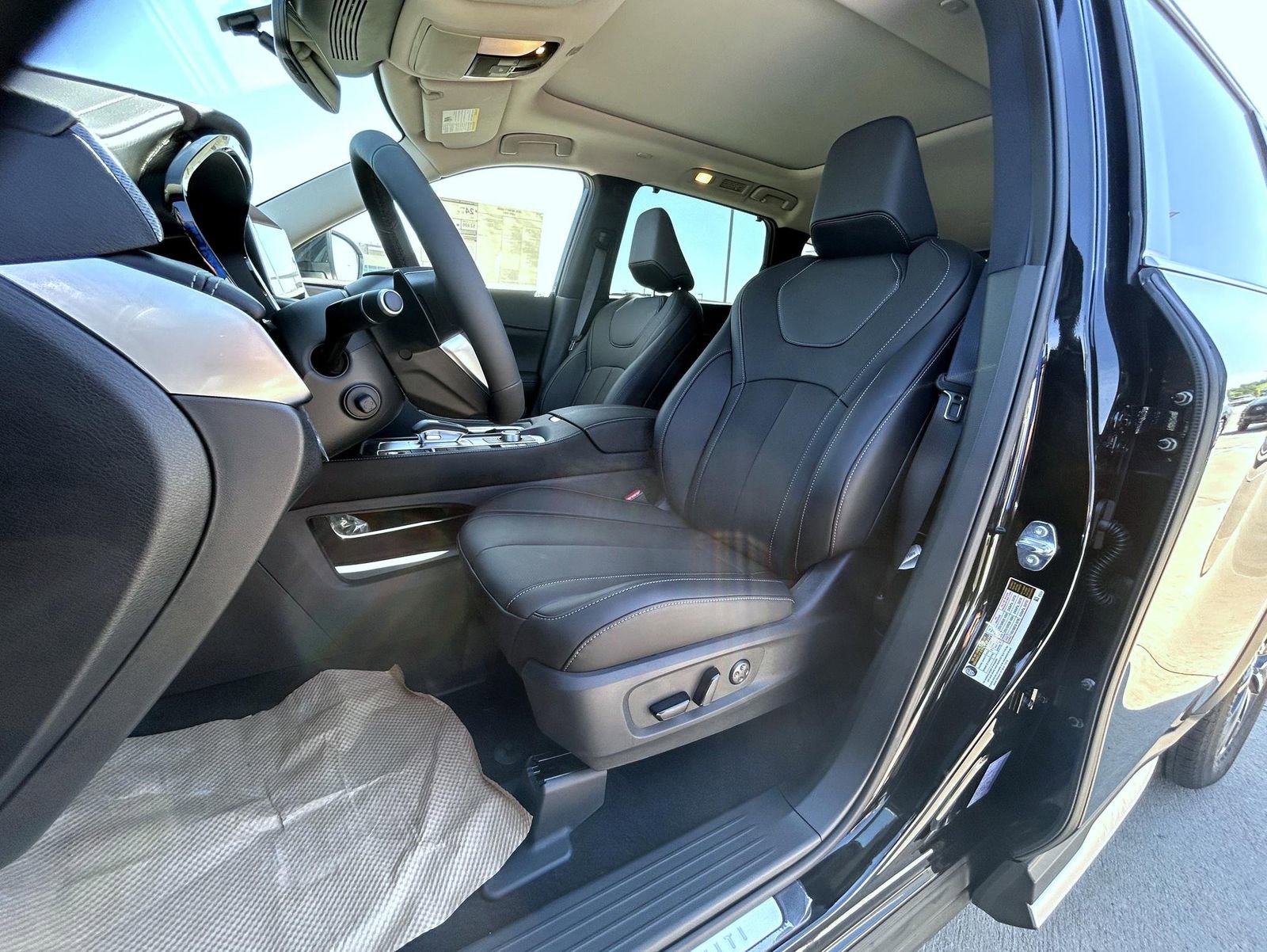 New 2026 INFINITI QX60 Luxe w/ Cargo Package image 10