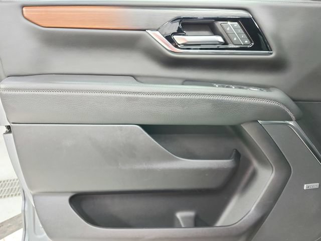 Used 2025 GMC Yukon Denali RWD image 35
