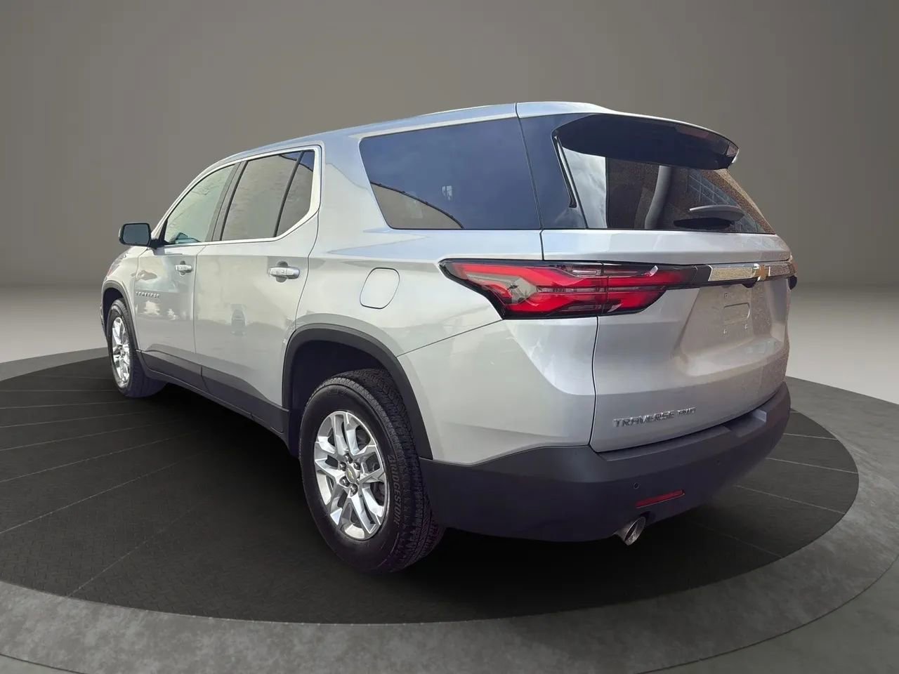 Used 2022 Chevrolet Traverse LS AWD/4WD image 7