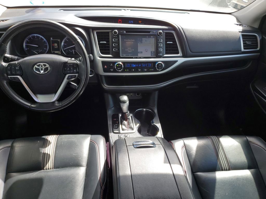 Used 2019 Toyota Highlander SE w/ Nightshade Edition image 16