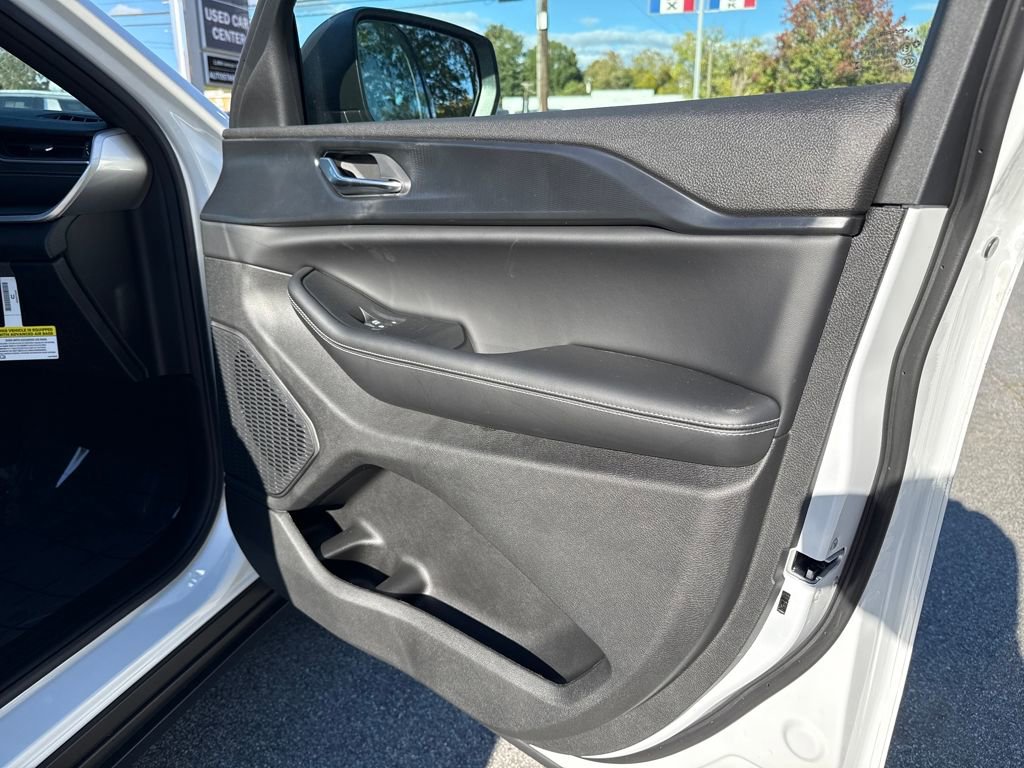 New 2025 Jeep Grand Cherokee L Laredo w/ Luxury Tech Group I image 19