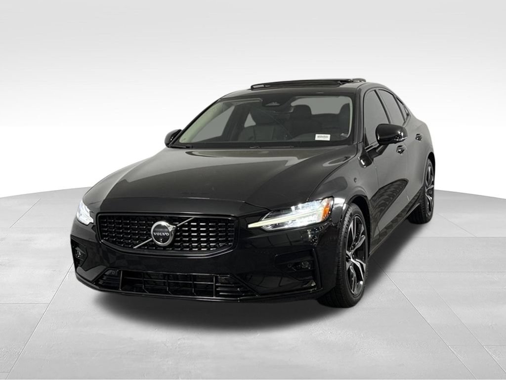 Used 2025 Volvo S60 B5 Plus FWD image 3