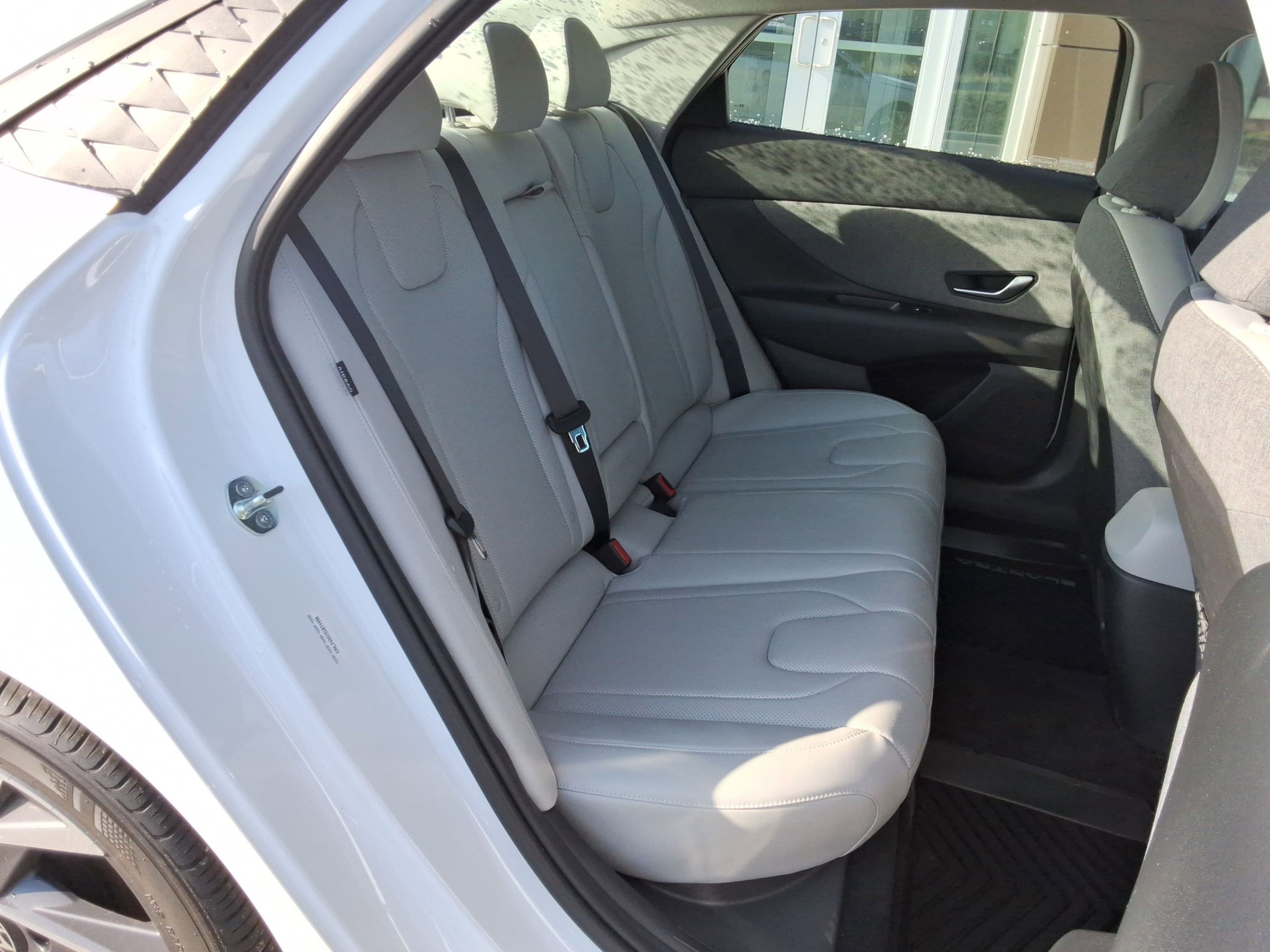 Used 2025 Hyundai Elantra Limited image 32