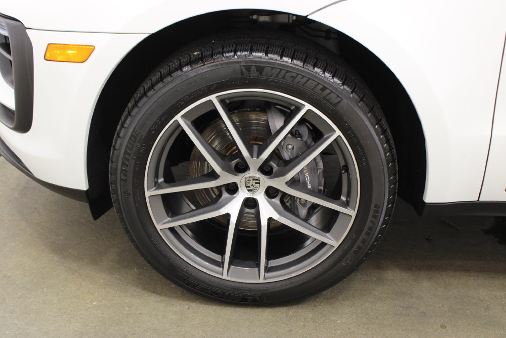 Used 2023 Porsche Macan AWD/4WD image 12