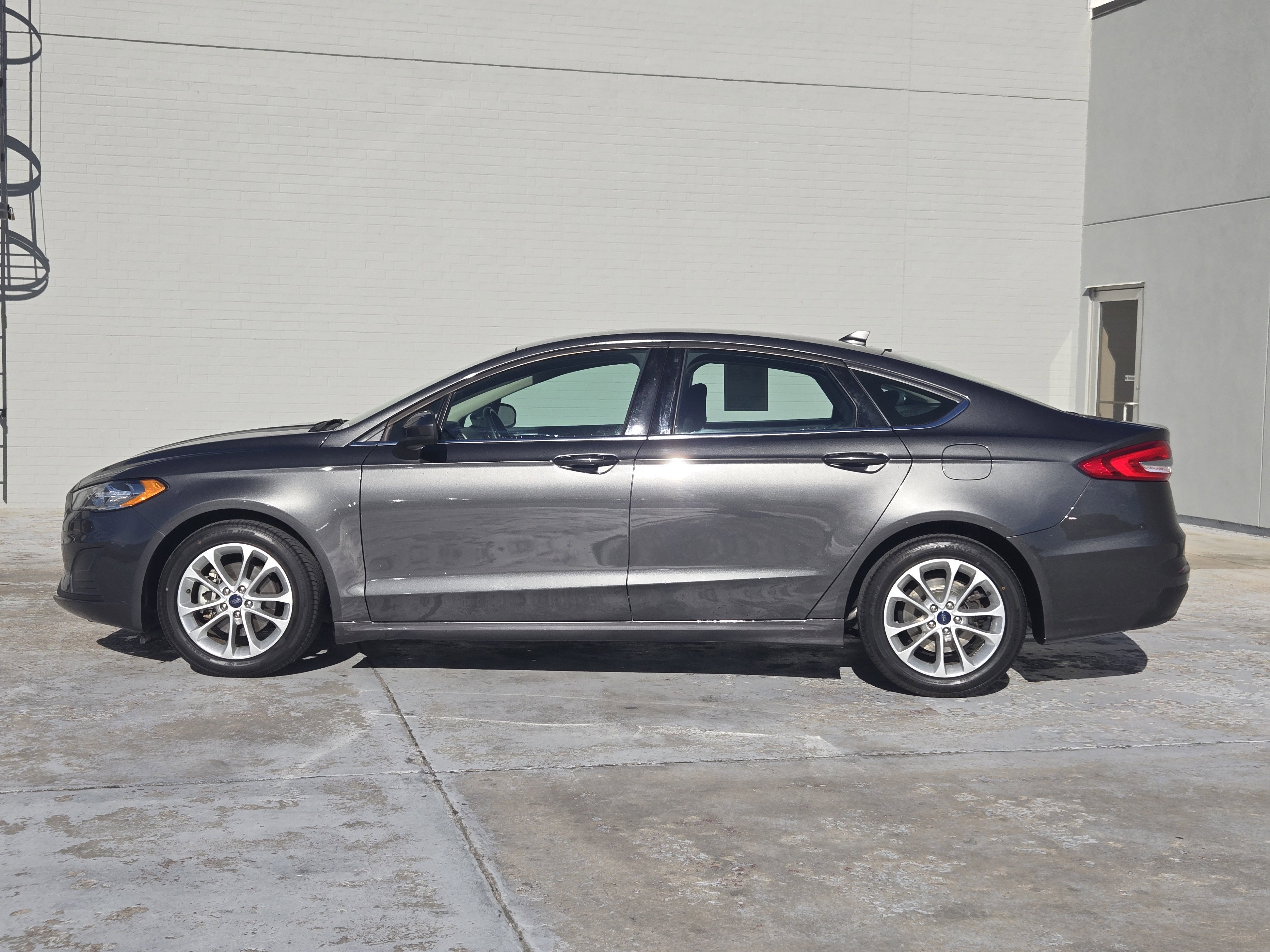 Used 2020 Ford Fusion SE image 5