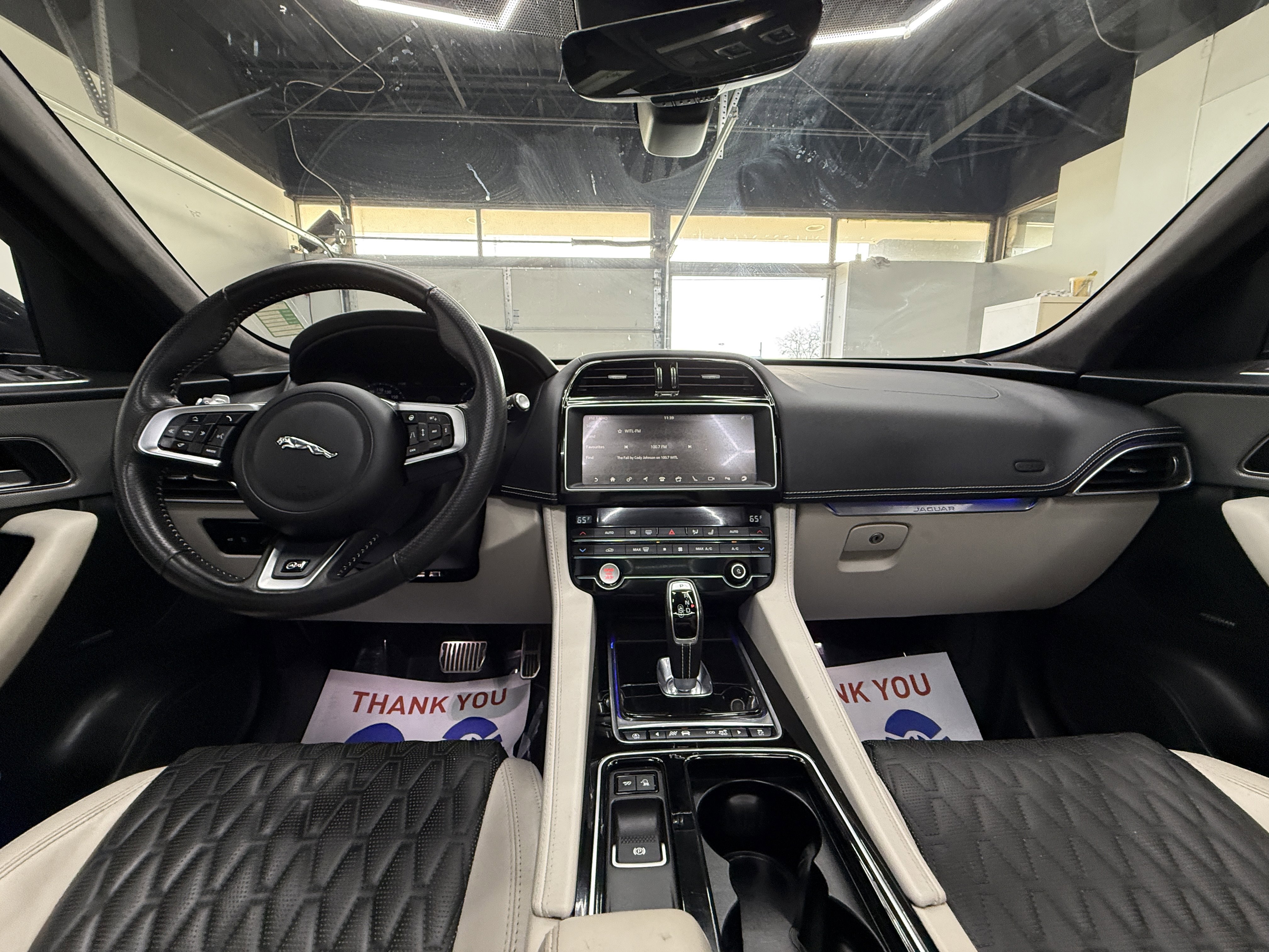 Used 2020 Jaguar F-PACE SVR image 14