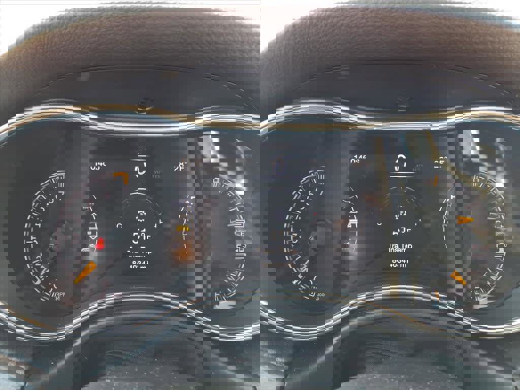 Used 2016 Jeep Grand Cherokee Limited image 9