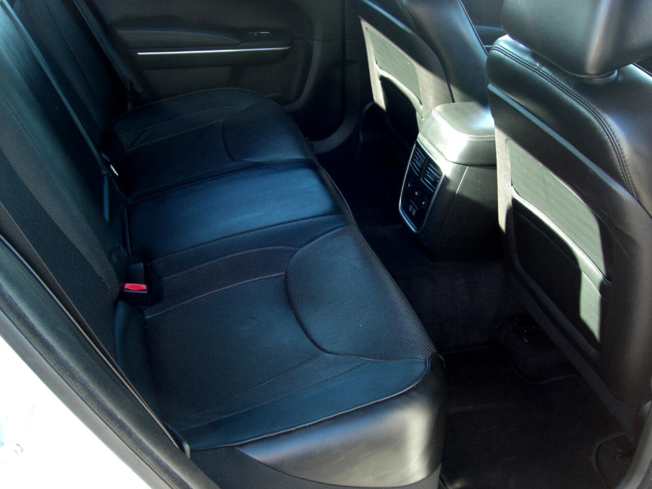 Used 2016 Chrysler 300 C image 15