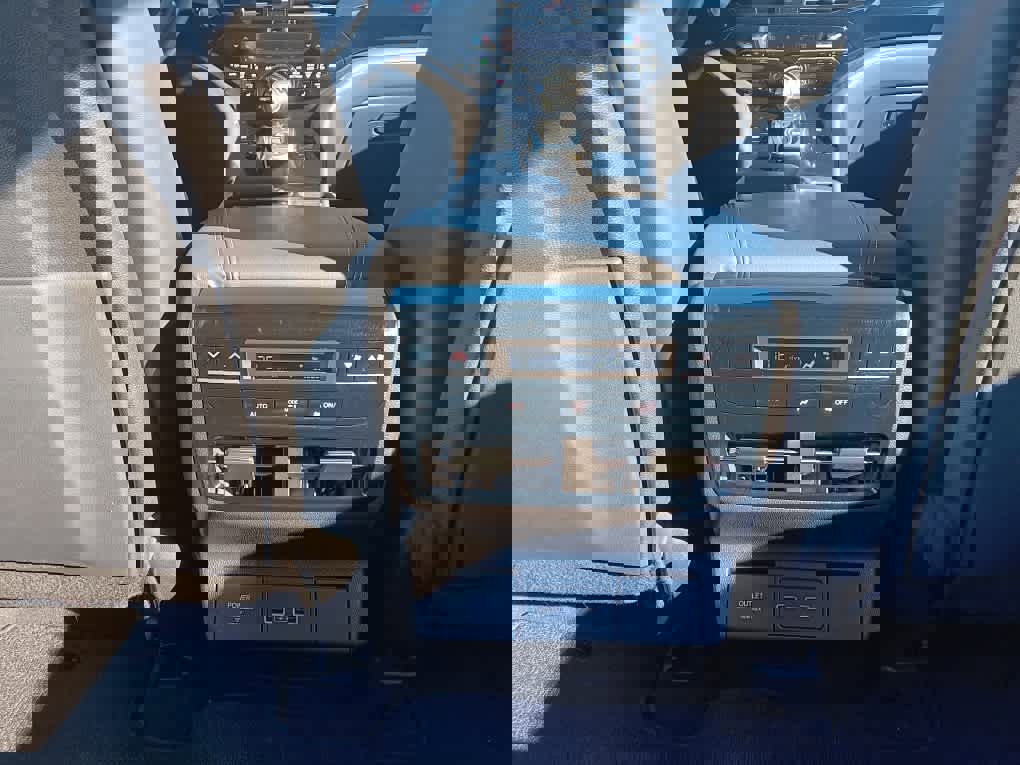 Used 2023 Acura MDX SH-AWD w/ Technology Package image 16