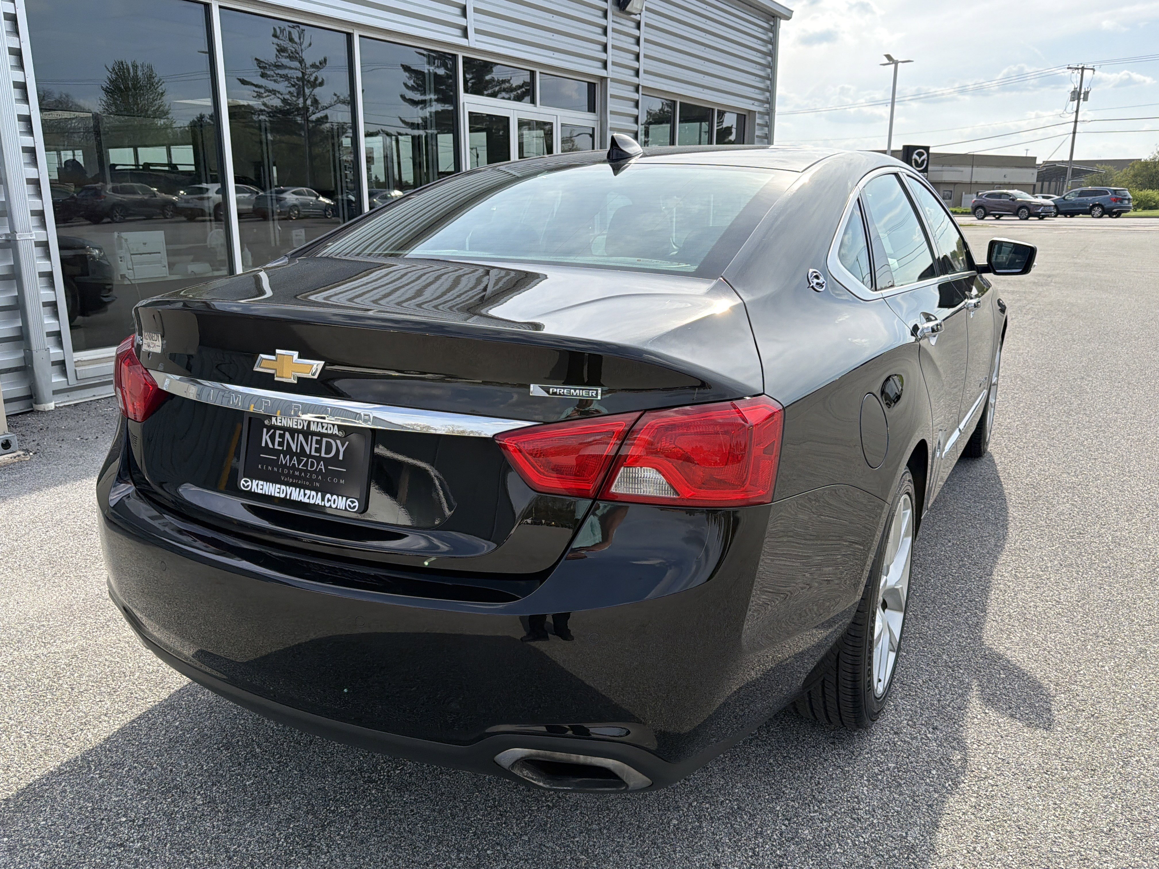 Used 2019 Chevrolet Impala Premier w/ Premier Convenience Package FWD image 3