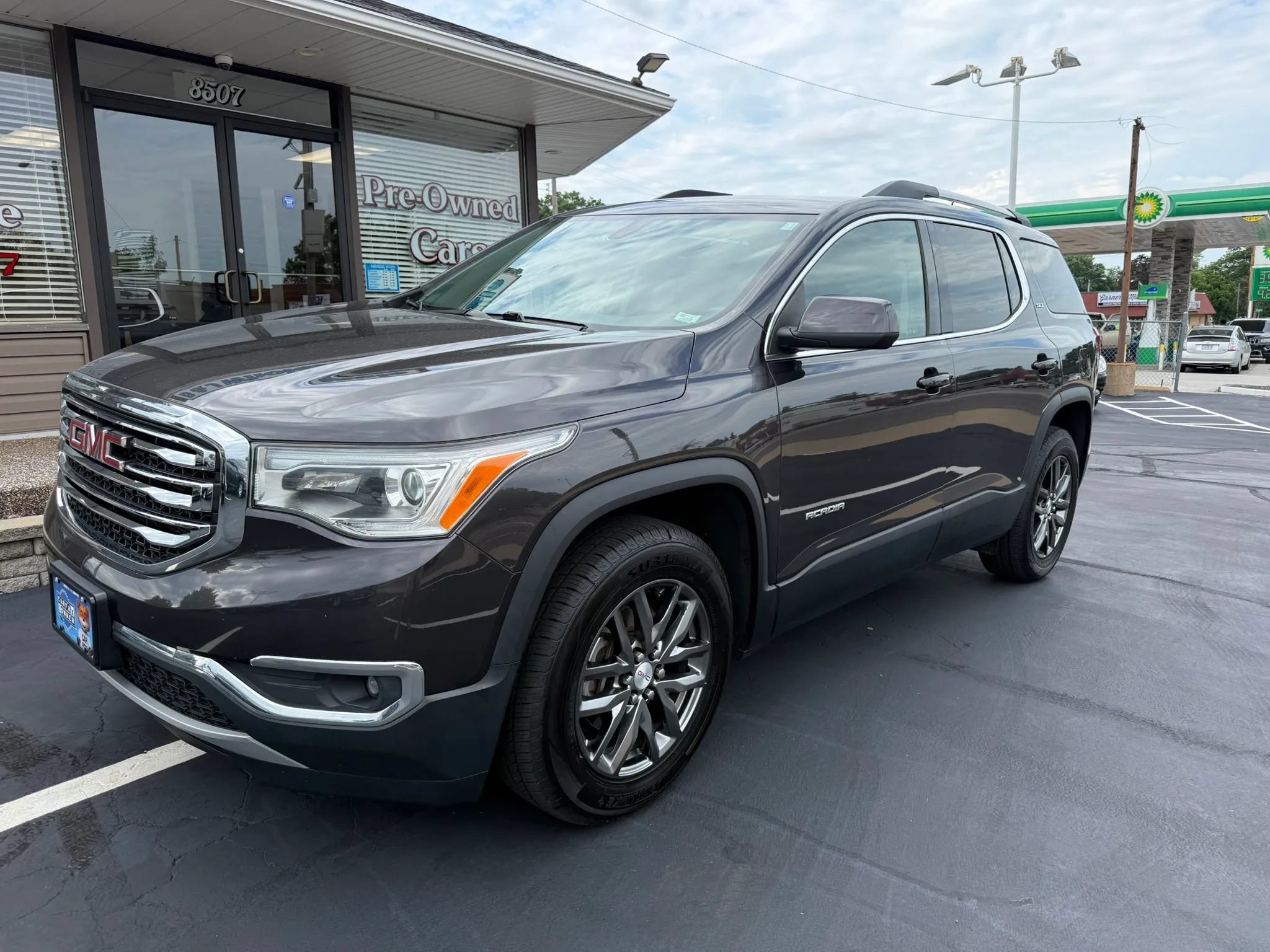 Used 2017 GMC Acadia SLT FWD image 3